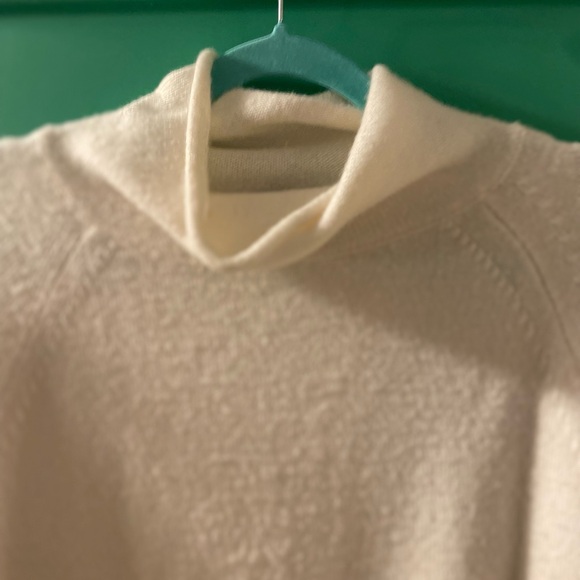 Ann Taylor Sweater - Picture 8 of 8